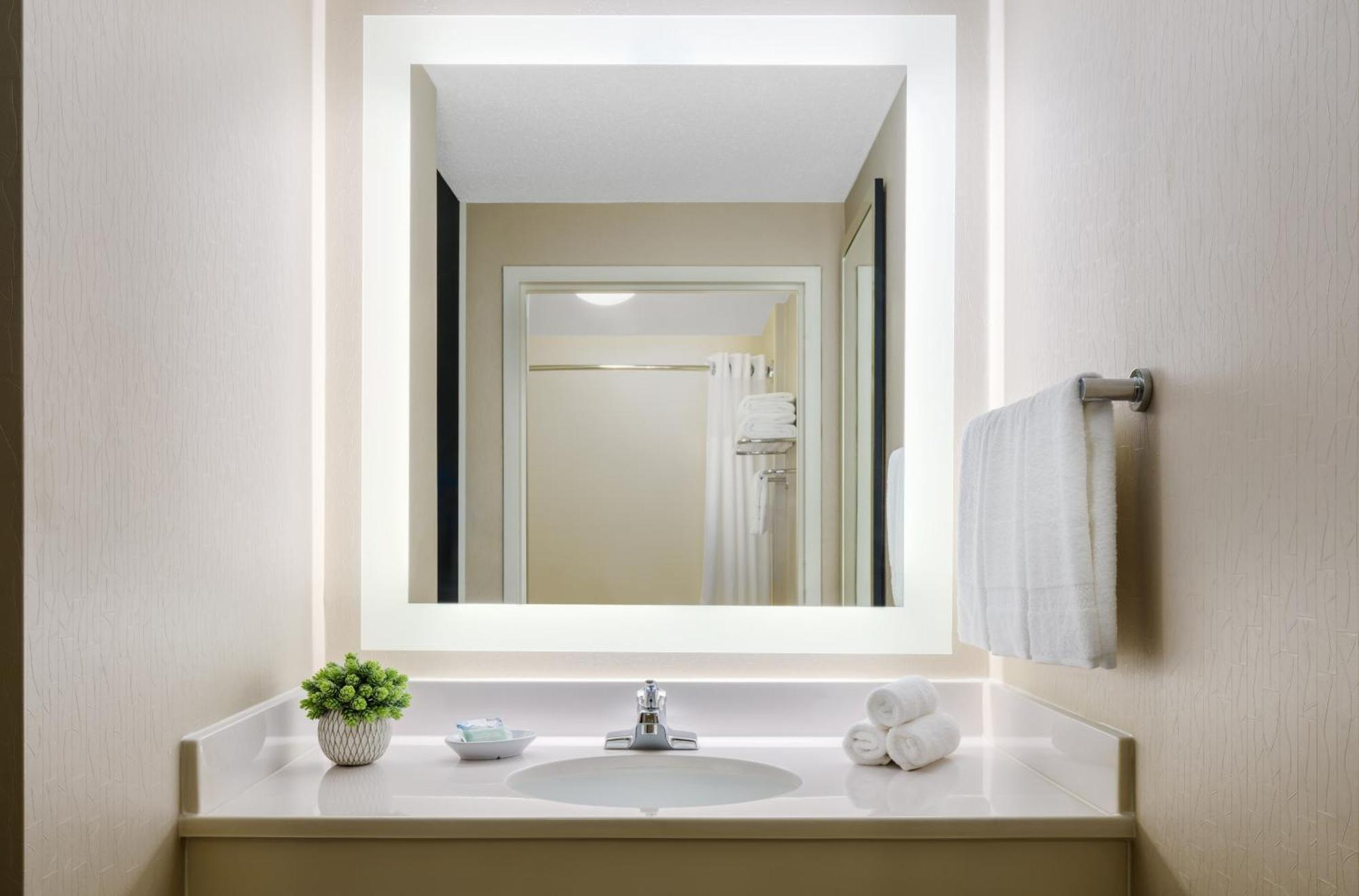 Springhill Suites Manchester-Boston Regional Airport Екстер'єр фото