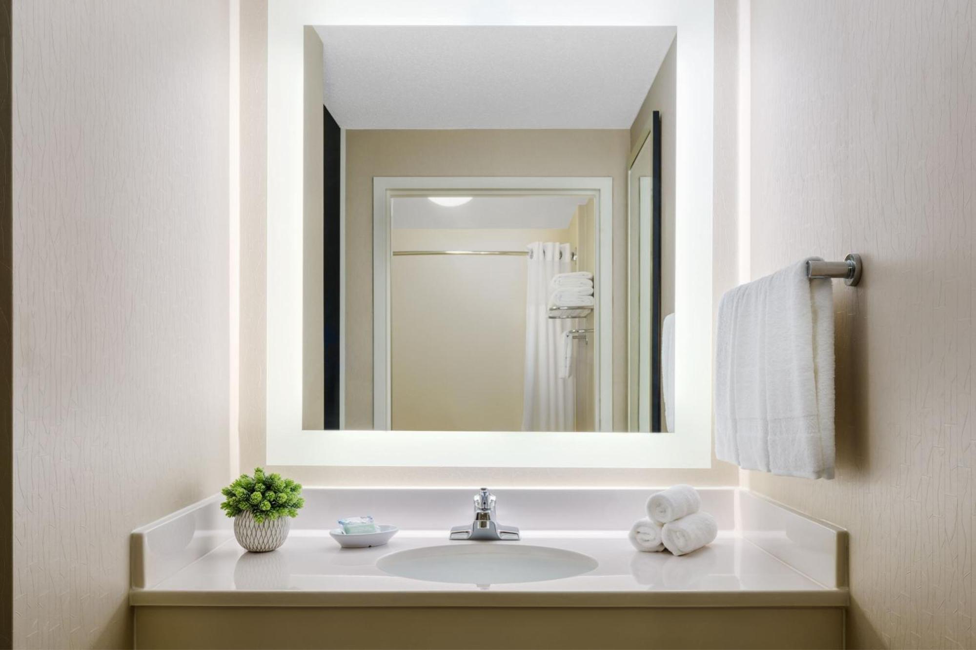 Springhill Suites Manchester-Boston Regional Airport Екстер'єр фото